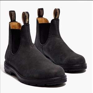 Blundstone boots in rustic black
